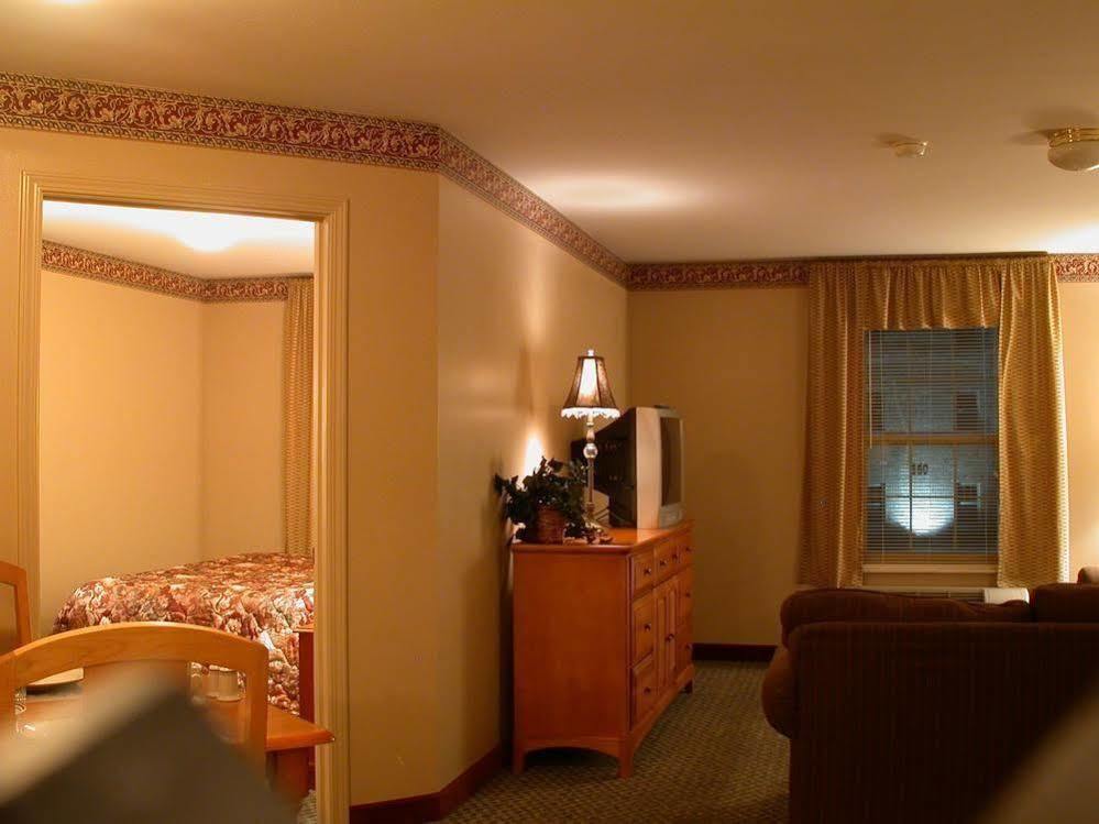 Ramada By Wyndham Sellersburg/louisville North Hotel