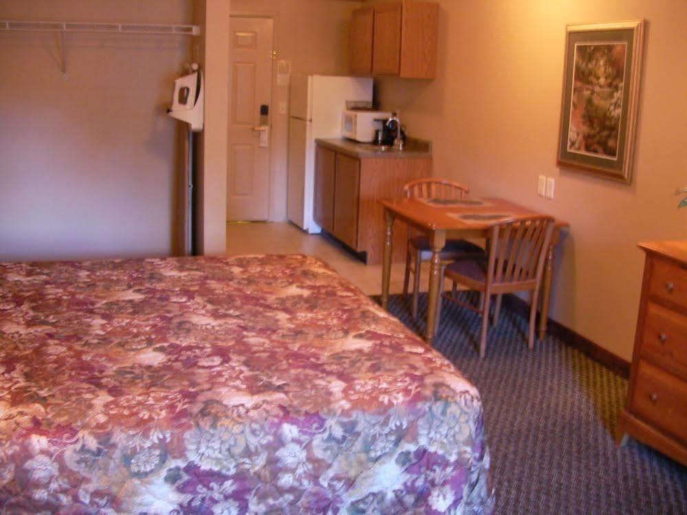 Ramada By Wyndham Sellersburg/louisville North Hotel