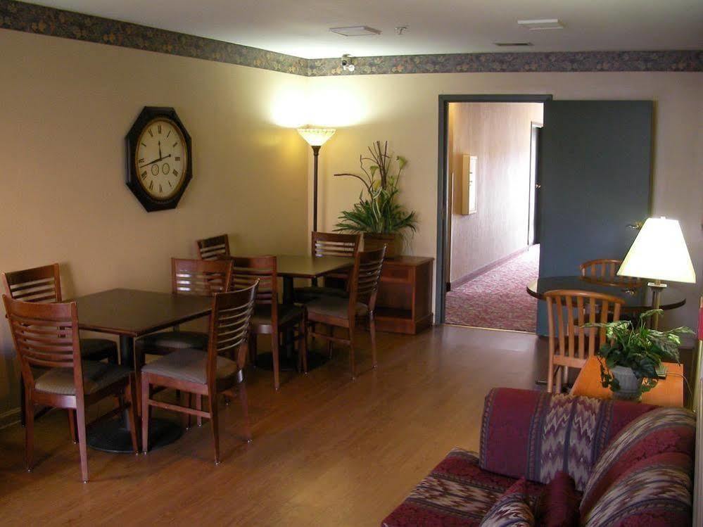 Ramada By Wyndham Sellersburg/louisville North Hotel Sellersburg